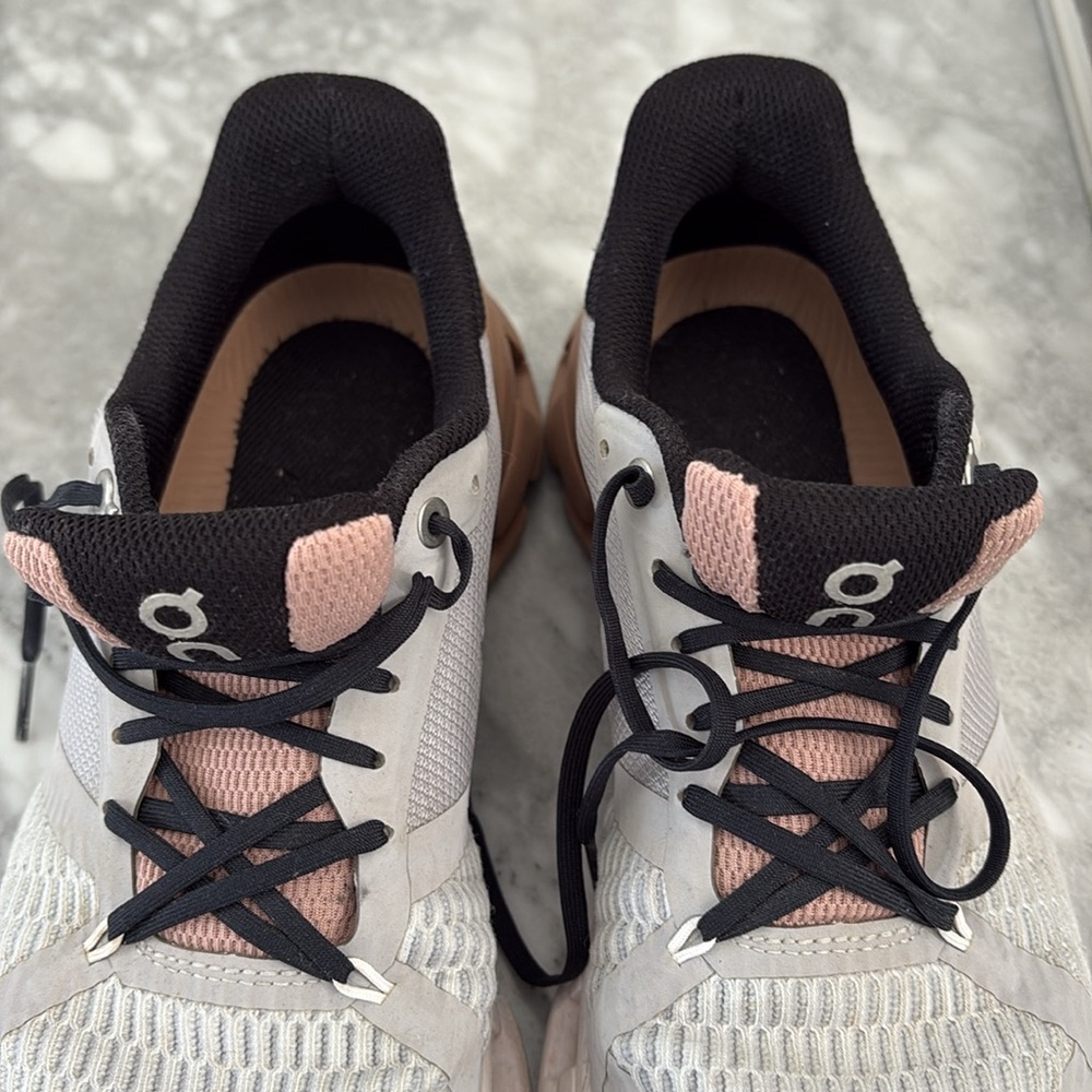 ON Women's Cloudflyer Running Shoes - Picture 11 of 11